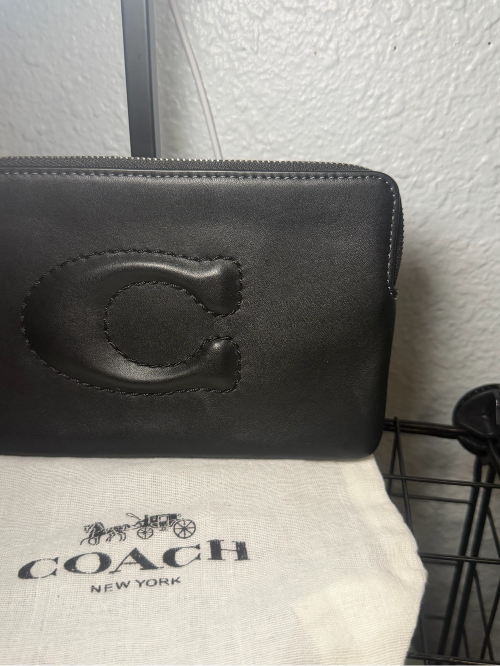 Coach Signature C Large Wristlet Pouch Black Calf Leather - Picture 2 of 8